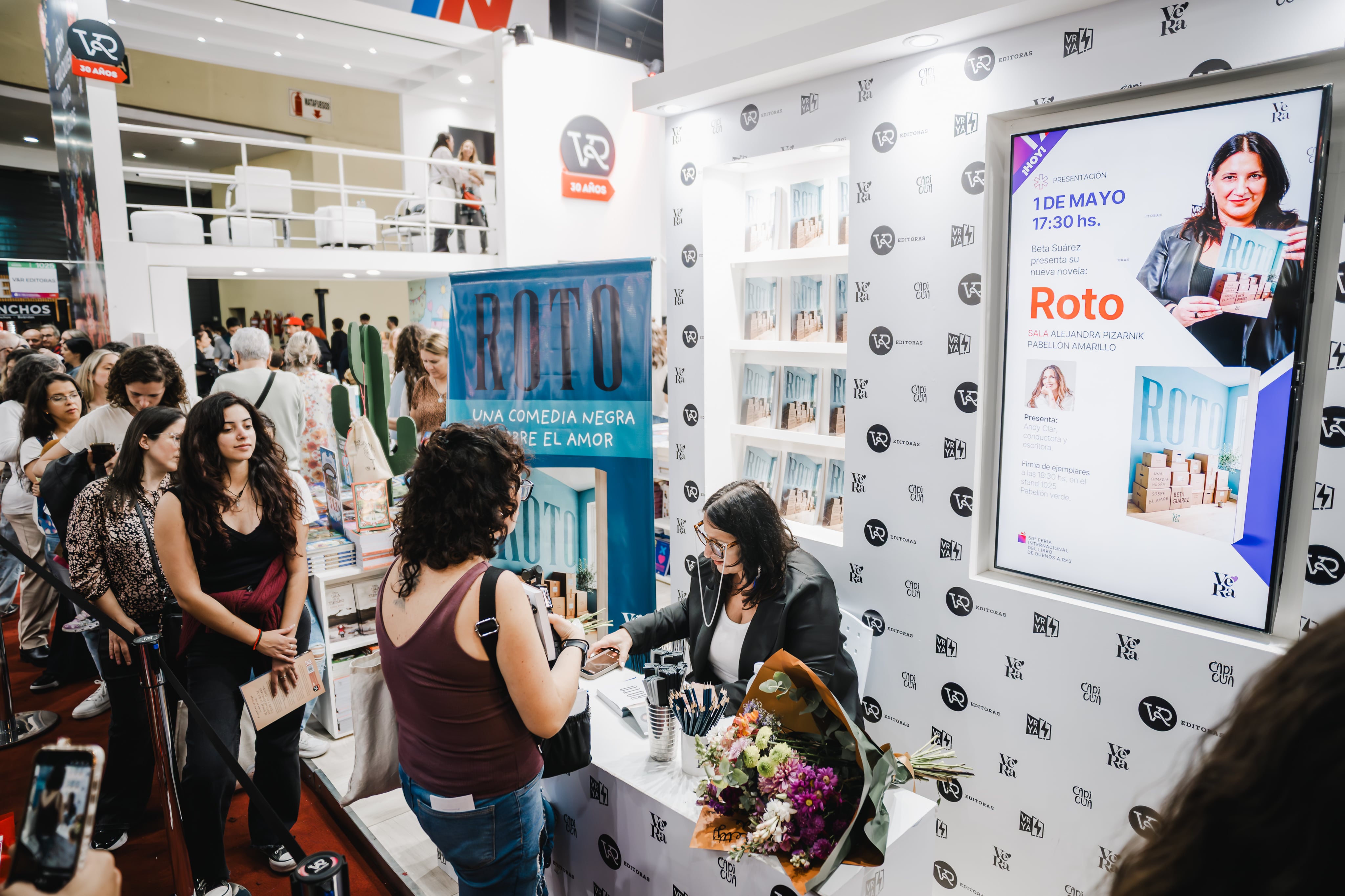 La novela defiende la idea de que no todas las relaciones rotas deben repararse ni reconstruirse tras la separación - (Gentileza de V&R Editoras)