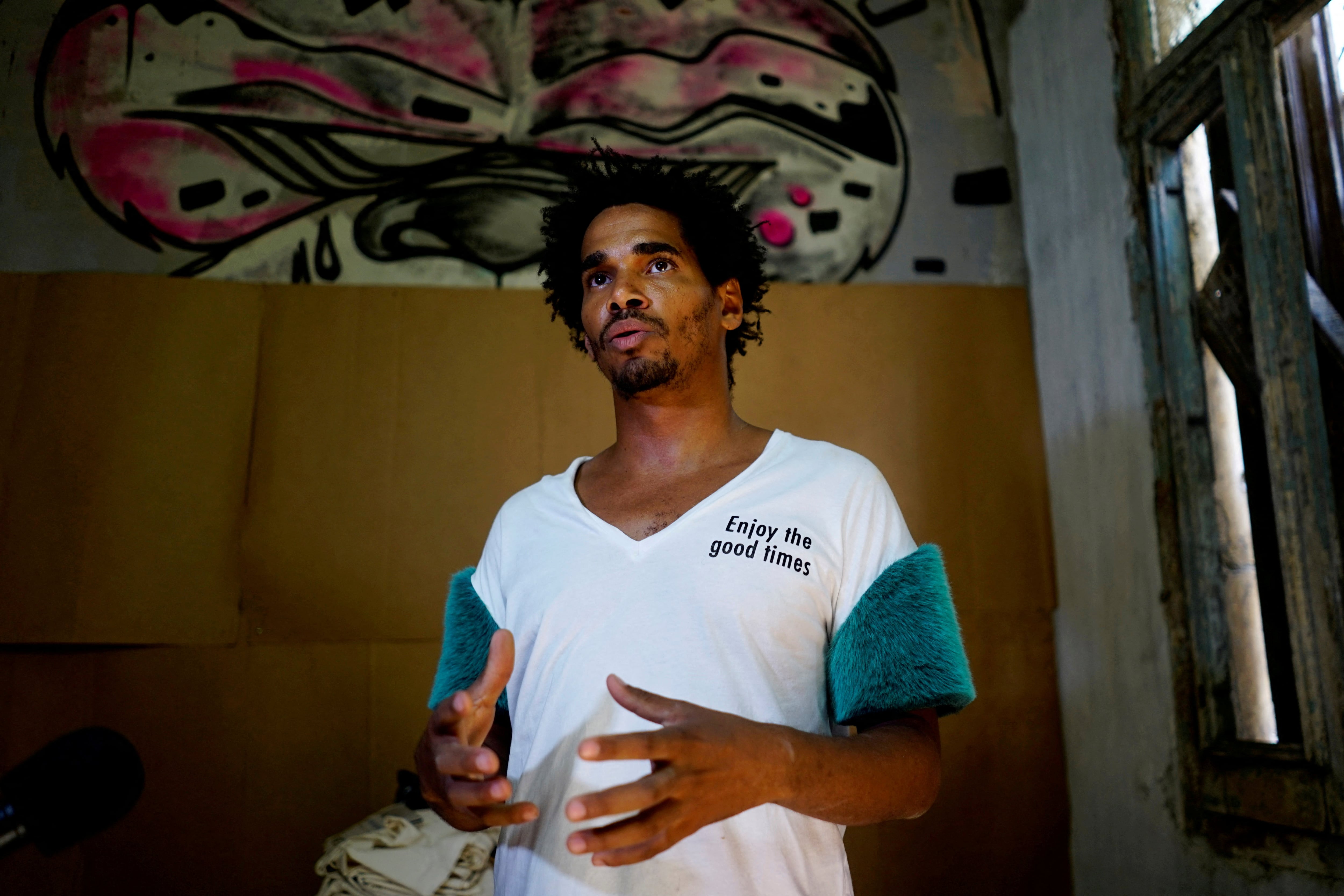 El artista Luis Manuel Otero Alcántara salió de Cuba rumbo a EEUU tras cinco años detenido arbitrariamente por la dictadura