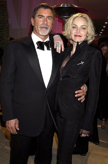 El periodista Phil Bronstein fue el segundo esposo de Sharon Stone y compartió con ella algunos de los años más complejos de su vida personal.(Shutterstock)