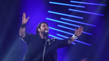 La Fundación Unicaja lleva a usuarios y voluntarios de la Asociación Alhelí al concierto de Antonio Orozco