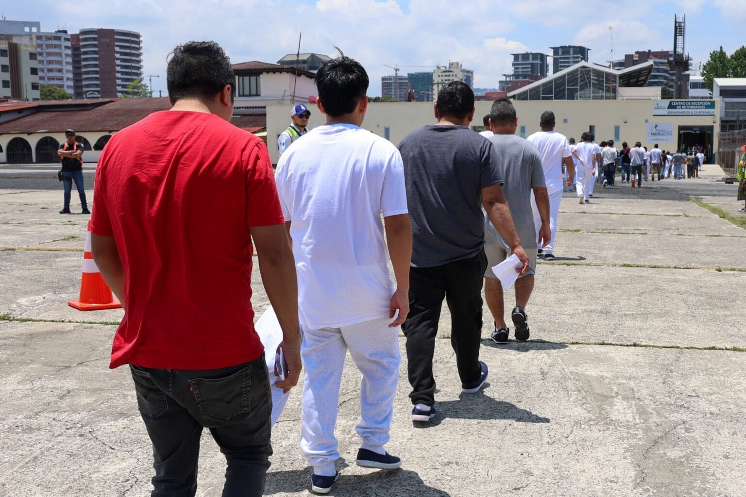 El Instituto Guatemalteco de Migración registró 3.394 guatemaltecos retornados desde Estados Unidos en los primeros 18 días de septiembre de 2026 y elevó el acumulado anual a 45.615 personas. (Migración Guate)
