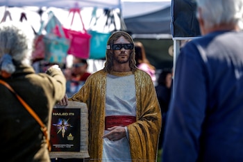 Jesús con gafas de Eclipse