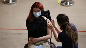 Invima aprobó aplicar la vacuna