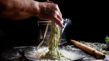 La receta de tallarines sin gluten ofrece una alternativa rápida y fácil para personas con celiaquía o quienes buscan opciones más livianas (Imagen Ilustrativa Infobae)