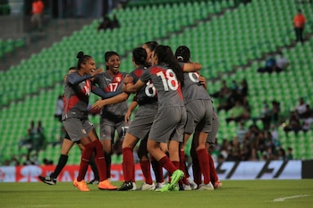 Celebración del primer y único gol a favor de la selección peruana (Foto: FPF)