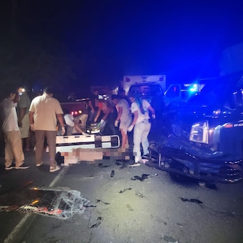 En el kilómetro 56 de esa misma vía, una segunda colisión entre otra rastra y un automóvil particular no produjo heridos físicos de gravedad, pero sí varias personas con crisis nerviosa. Imagen cortesía.