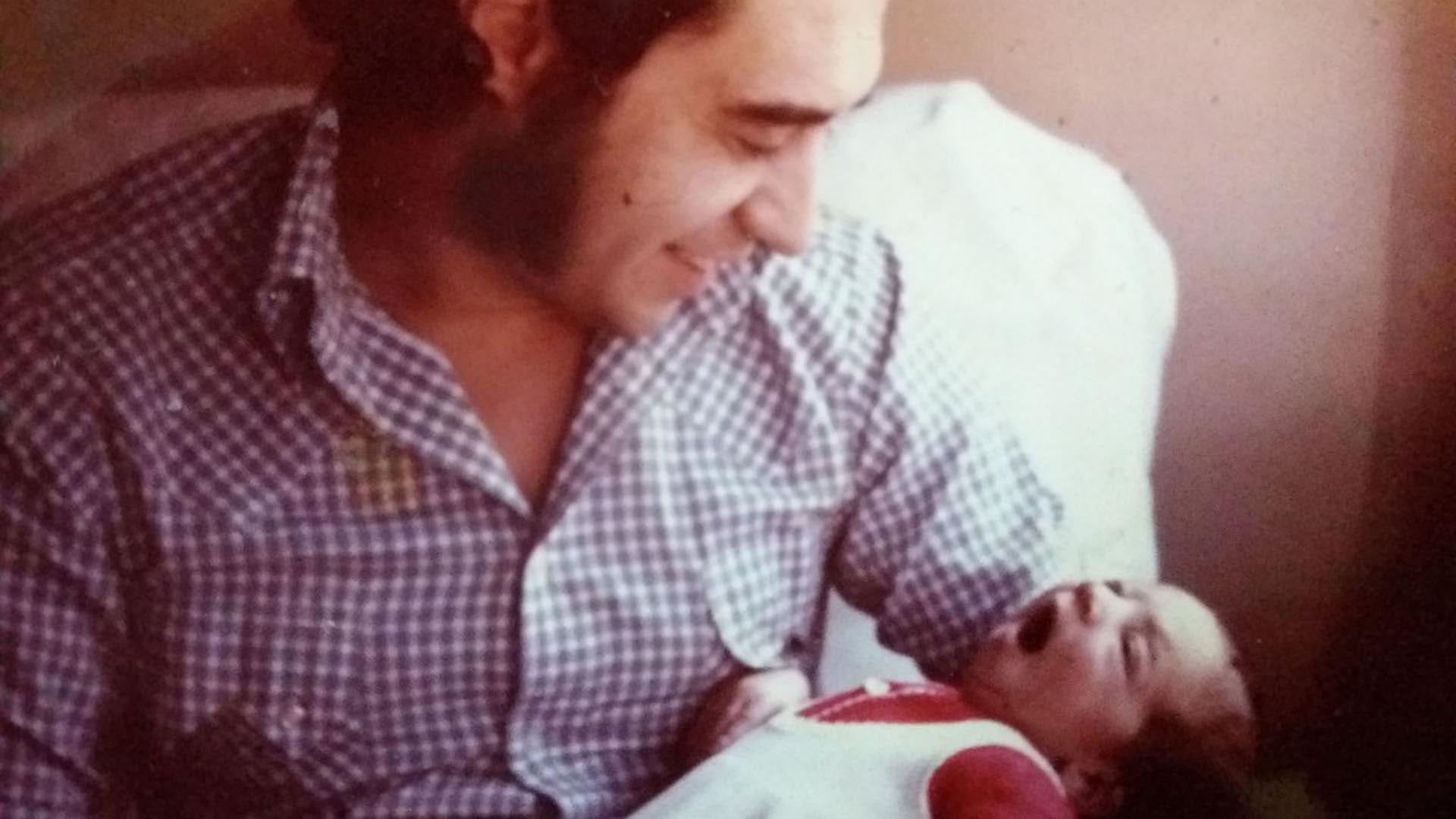 Raúl Laguzzi junto a su pequeño hijo Pablo