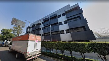 El hotel está localizado sobre