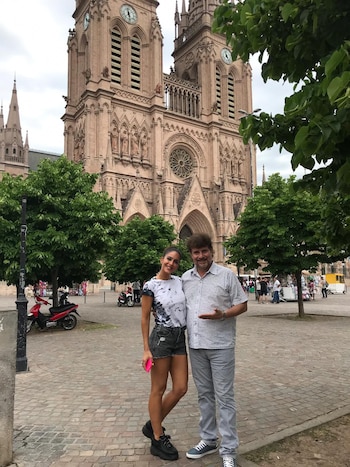 Daniel Mollo y Celeste Muriega fueron a Luján para agradecer por el gran año de su porgrama, "Viva la tarde"que se emite de lunes a viernes de 15 a 17 en Canal 26, y que en este 2019 tuvieron muchas entrevistas a famosos, como Marcelo Tinelli , Alejandro Fantino, Mariano Iúdica , Beto Casella , Marcelo Bonelli, entre muchos políticos, artistas y deportistas