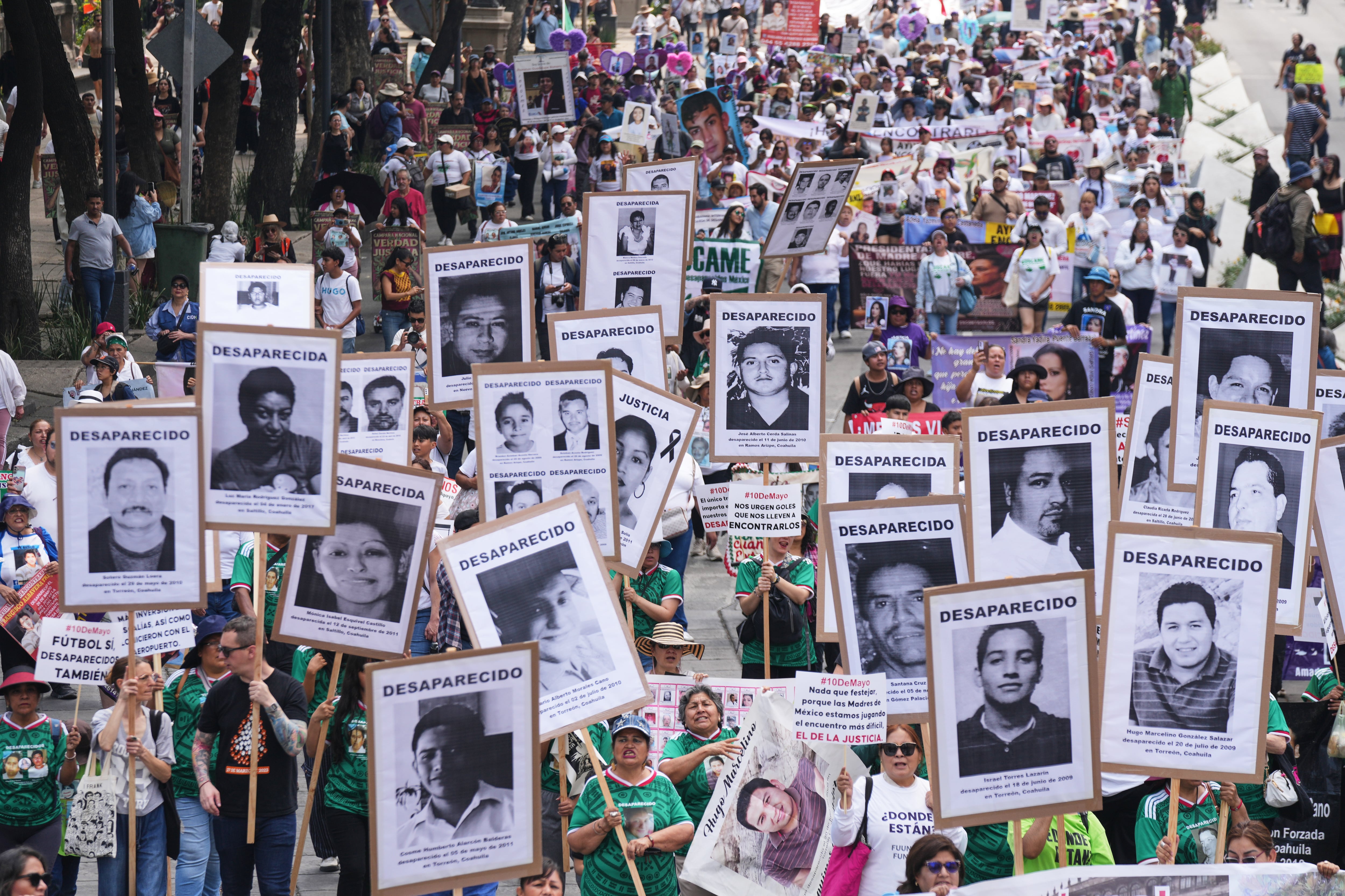 Madres buscadoras buscan a miles de personas desaparecidas entre inseguridad y violencia institucional. (Foto AP/Fernando Llano)