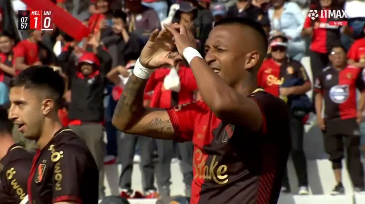 Golazo, de Jhonny Vidales, depois de evitar Sebastián Brito na Universidade vs. Melgar da Liga 1 2025. - Capture: L1 Max