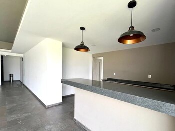 El gimnasio con vestidores y área de vapor es una de las amenidades del fraccionamiento Grand Viure, un desarrollo residencial privado orientado a un segmento de alto poder adquisitivo en Atizapán de Zaragoza. Crédito: Inmubles24