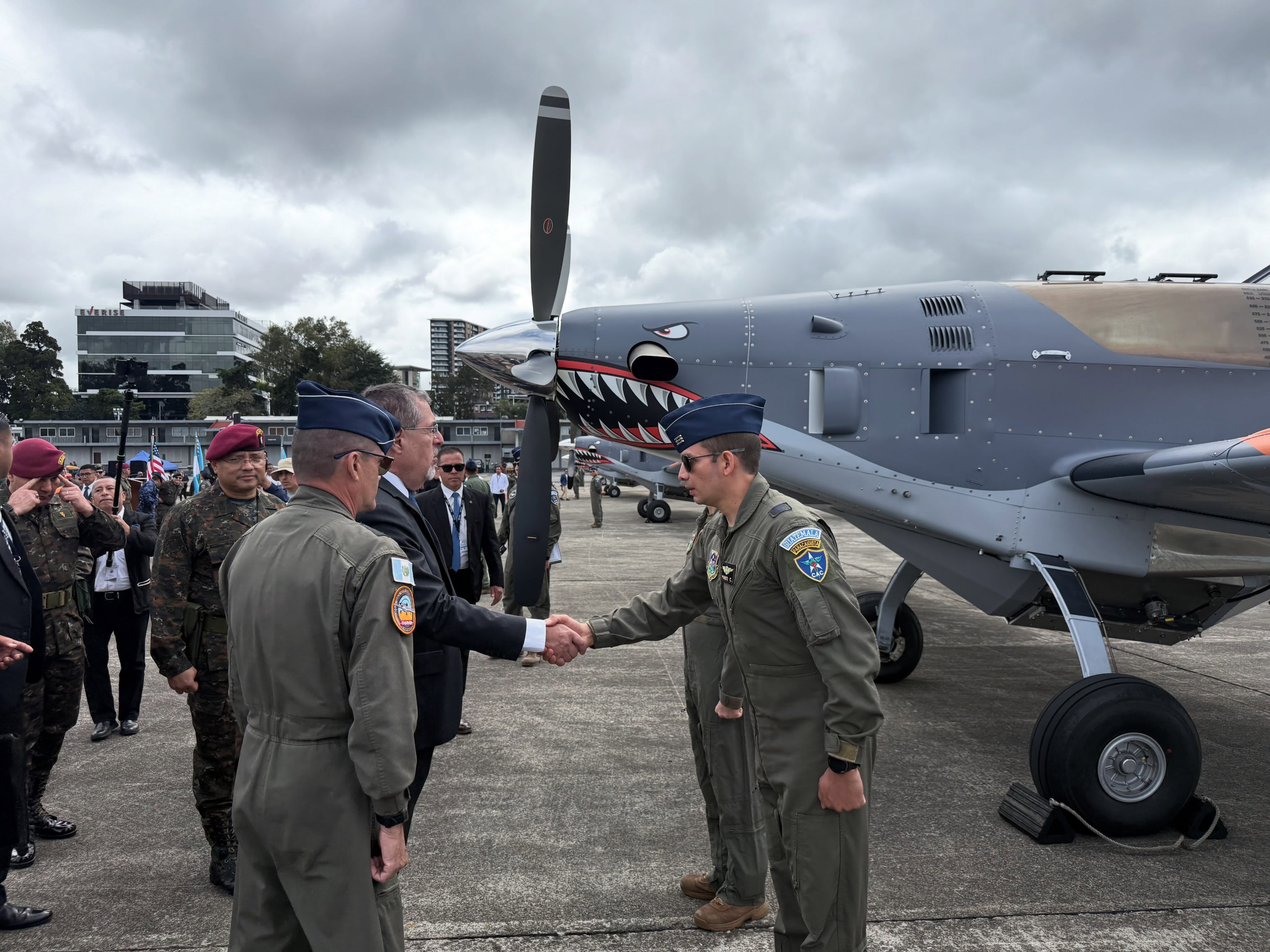 El Ejército de Guatemala incorporó tres aeronaves adquiridas por 230 millones de quetzales para combatir incendios forestales y realizar evacuaciones médicas. (Ejército de Guatemala)