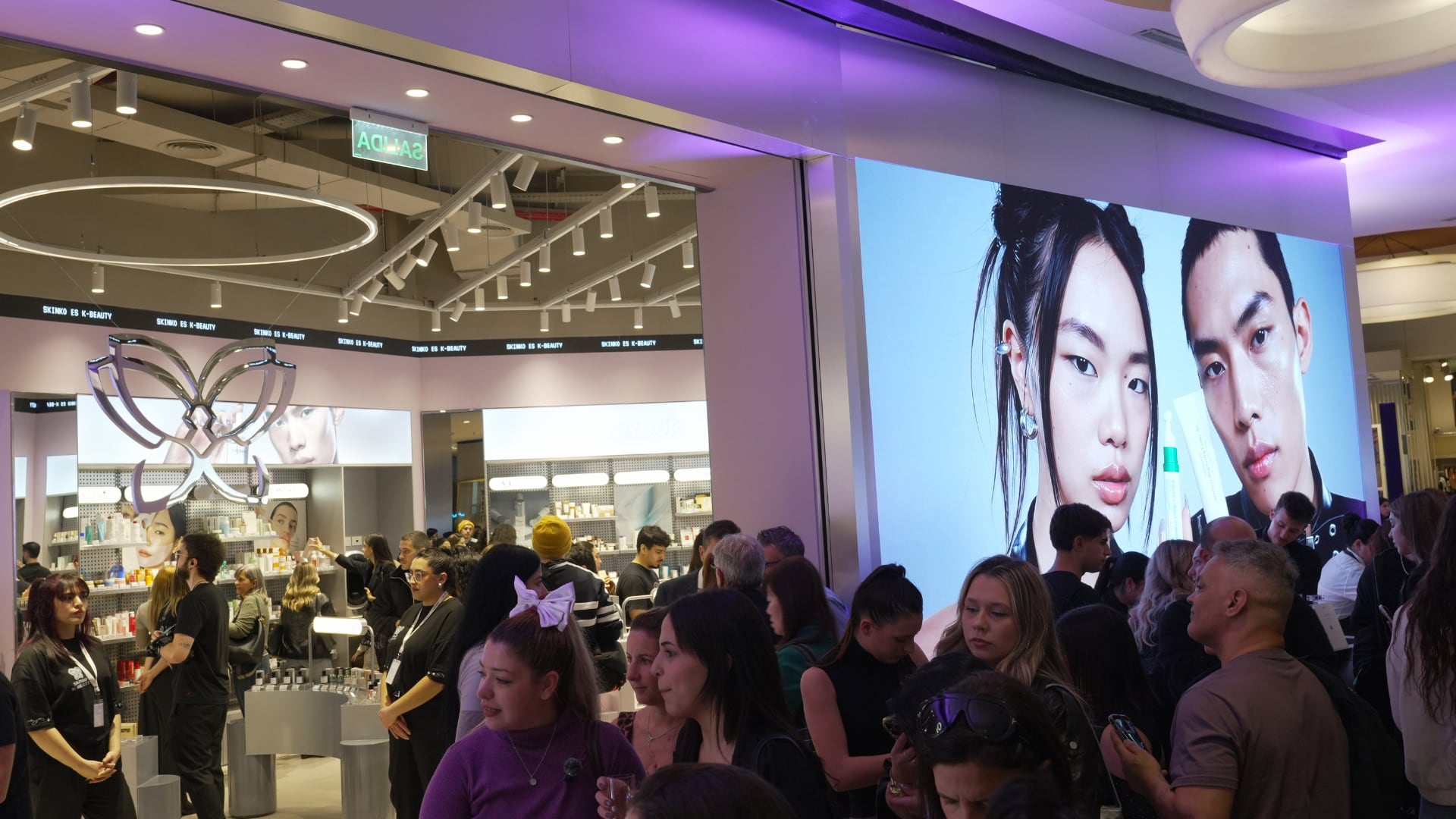 La inauguración reunió a influencers, clientas VIP y visitantes en una jornada dedicada al universo de la K-Beauty (Juan Novelli)