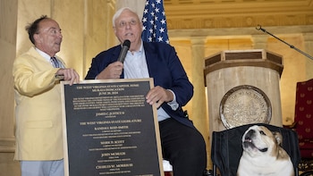 Durante la presentación del mural,