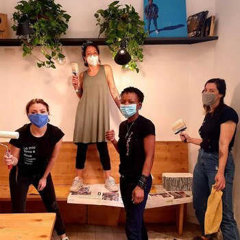 Voluntarias de Moltivolti trabajan para