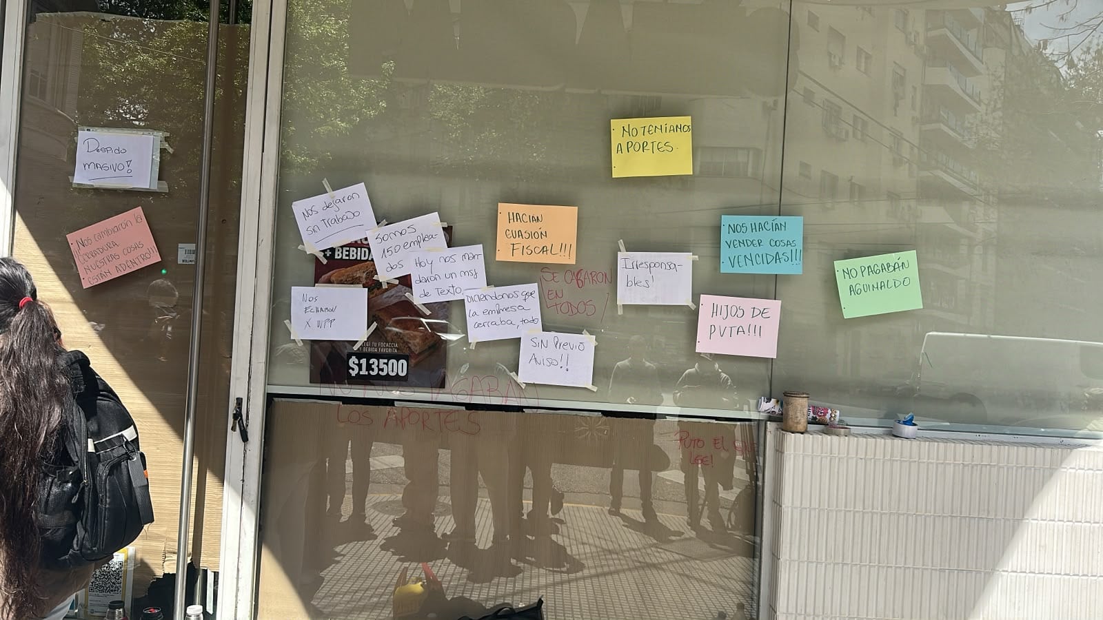 Los trabajadores no pudieron ingresar a los locales a retirar sus cosas