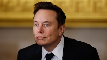 El documental definitivo sobre Elon Musk: 225 minutos que repasan sus vida y polémicas en los que aparece a través de un avatar