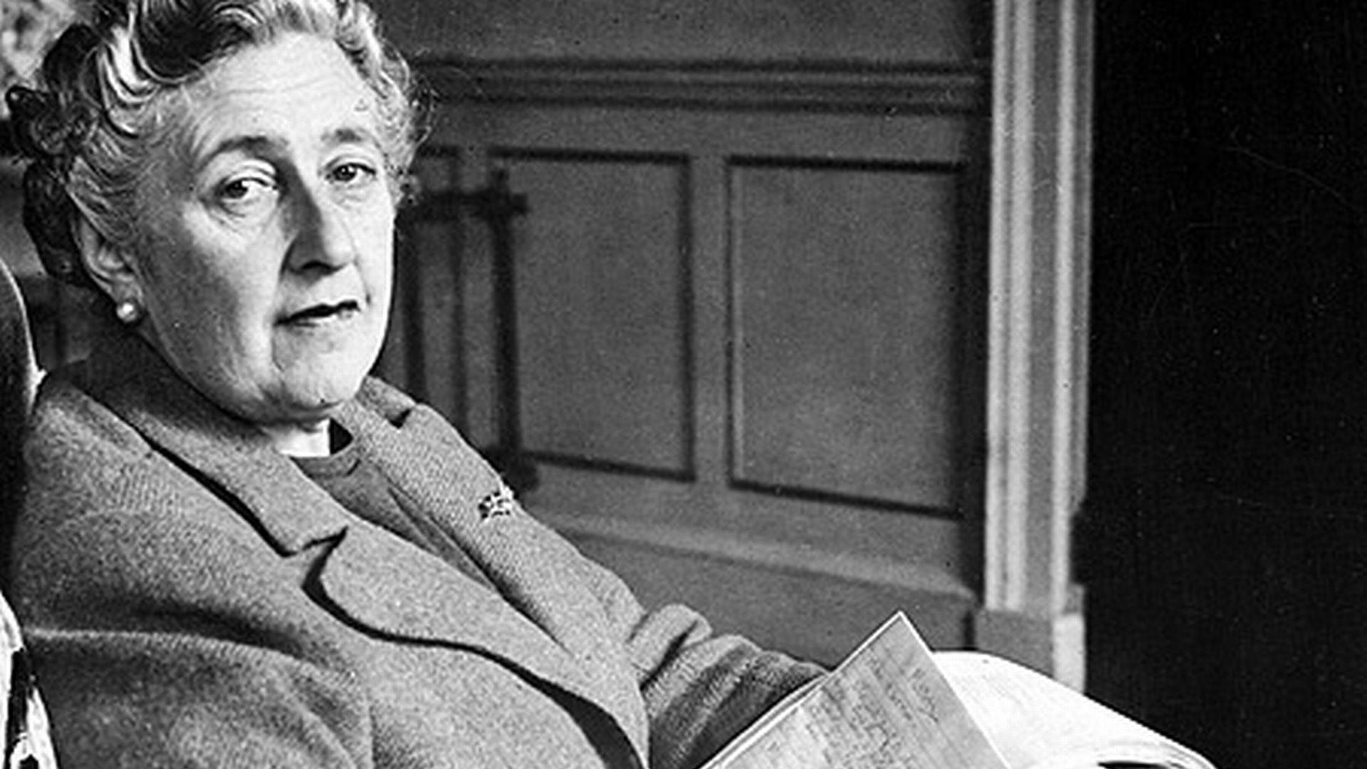 Un mundo de misterio: la Biblioteca Británica recrea la vida y los viajes de Agatha Christie en una nueva exposición