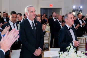 Luis Abinader y Carlos Díaz-Rosillo del Adam Smith Center durante la Champion of Freedom Dinner & Celebration.