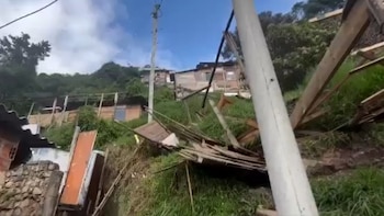 Evacuaron a 50 familias en