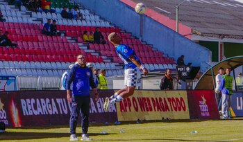 Delvin Alfonzo juega con el