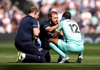 El futbolista se vio obligado a retirarse del fútbol profesional (Reuters)