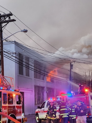 La comunidad hispana de Belleville enfrenta la transición abrupta al aprendizaje virtual debido a la persistente mala calidad del aire tras el incendio