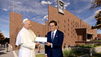 El último regalo de Almeida al papa León XIV: una parcela de 3.042 metros cuadrados para que el Arzobispado levante una iglesia en Valdebebas