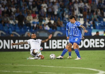 Arturo Vidal va abajo en