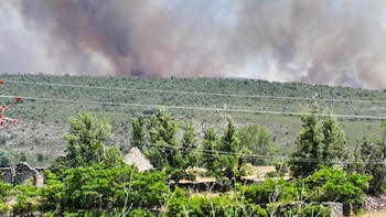 Castilla-La Mancha trabaja en apagar seis incendios activos, tres de ellos en nivel 2