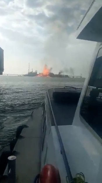 Un incendio afecta a una planta de gas operada por PDVSA en el Lago Maracaibo