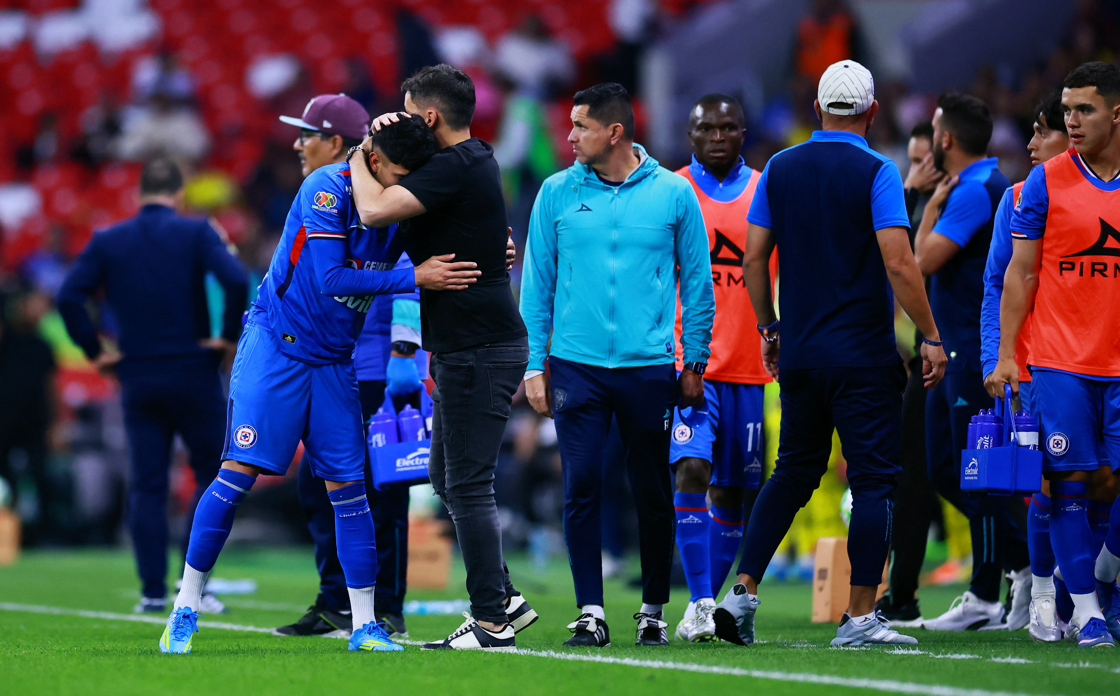El duelo cobra importancia porque Cruz Azul ya aseguró su lugar en la Liguilla a pesar de su racha sin triunfos y la salida de Nicolás Larcamón. REUTERS/Eloisa Sanchez