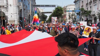 Partidos políticos de Perú piden