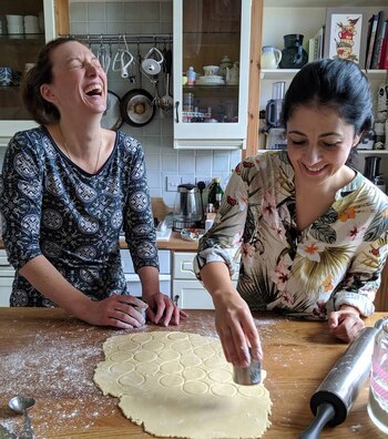 Bárbara Funes prepara alfajores de