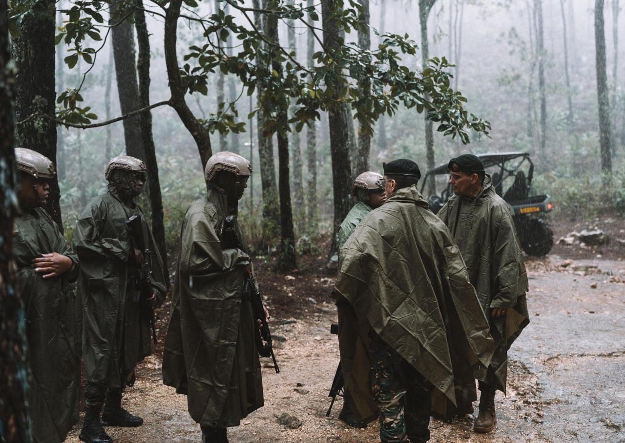 El comandante del Ejército recorrió recientemente la frontera sur; visitó destacamentos y puestos fronterizos para garantizar la seguridad en la zona./(Ejército de República Dominicana)