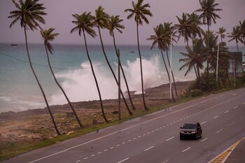Foto de archivo: tormenta tropical en el Atlántico