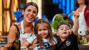 Valentina Cervantes con sus hijos