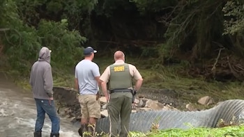 Un hombre desaparece en Iowa tras cruzar una ruta que colapsó por las inundaciones