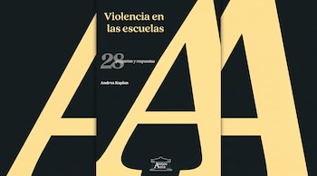 Portada del libro 'Violencia en las escuelas' de Andrea Kaplan. Fondo oscuro con grandes letras amarillas formando 'AAA' y el título, con '28 preguntas y respuestas'.