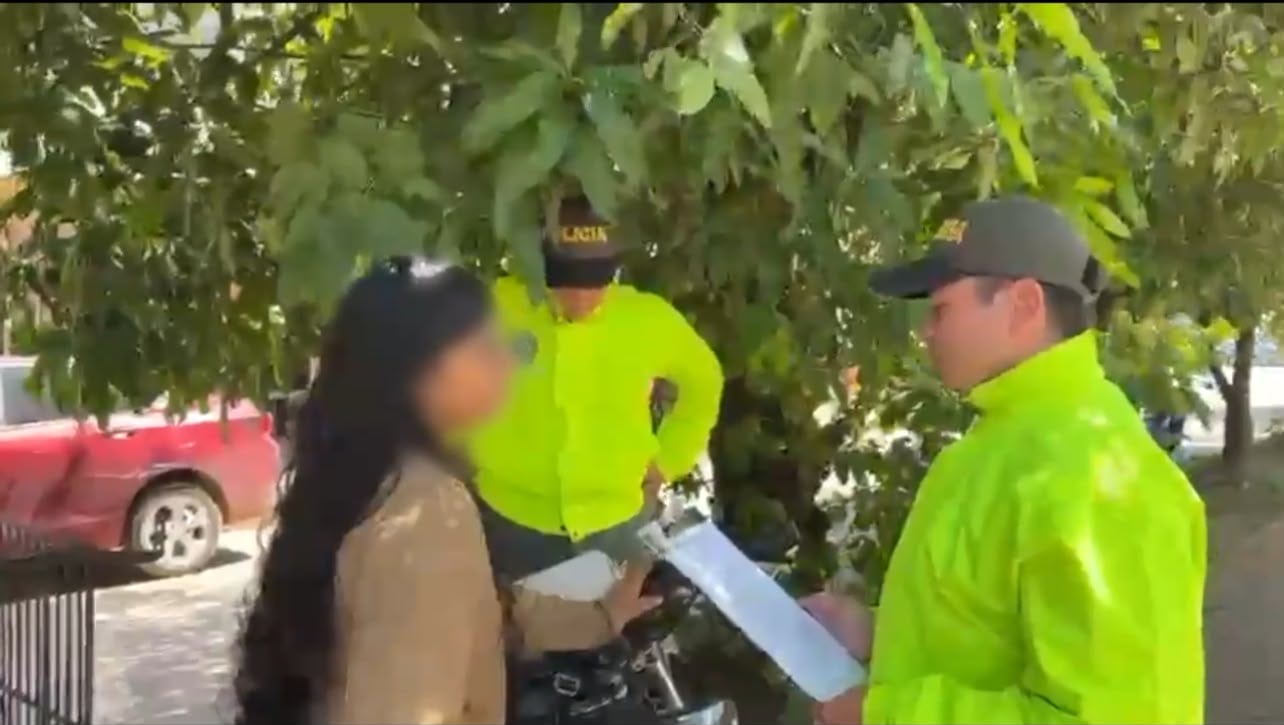 La Policía Nacional informó que la mujer habría coordinado actividades de la estructura Armando Ríos en San José del Guaviare y Calamar - crédito Policía Nacional/Dijín
