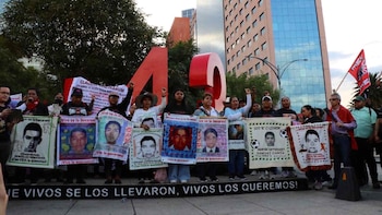 EN VIVO | 12 años de la desaparición de los 43 estudiantes de Ayotzinapa: padres llegan a la calle 5 de mayo se desconoce si podrán ingresar al Zócalo