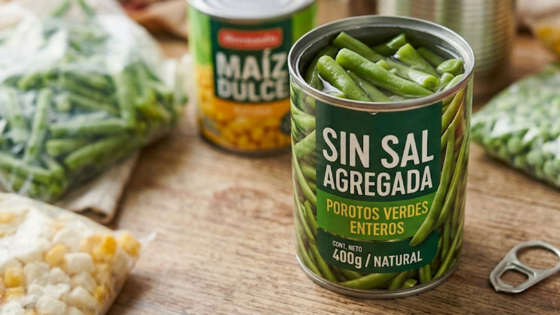 En las verduras enlatadas conviene elegir versiones sin sal agregada, con menos sodio, y en las frutas en conserva se recomienda preferir las que vienen en jugo y no en almíbar (Imagen Ilustrativa Infobae)