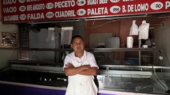 Un comerciante espera que vuelva