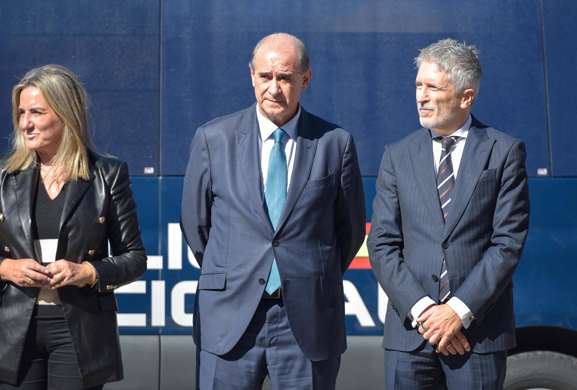 21/10/2024 (I-D) La delegada del Gobierno en Castilla-La Mancha, Milagros Tolón; el director general de la Policía, Francisco Pardo; y el ministro del Interior, Fernando Grande-Marlaska; durante la presentación de las nuevas unidades móviles de documentación de la Policía Nacional, en la Plaza del Coso, a 21 de octubre de 2024, en Brihuega, Guadalajara, Castilla-La Mancha (España). Las nuevas unidades móviles de Documentación de la Policía Nacional, diseñadas para mejorar la accesibilidad de los servicios públicos digitales a la ciudadanía y a las empresas, tienen capacidad para confeccionar DNI y pasaporte, los Vehículos Integrales de Documentación (VIDOC) disponen de las mismas funcionalidad que una unidad fija y permiten la expedición de la documentación en un único acto.
POLITICA
Rafael Martín - Europa Press