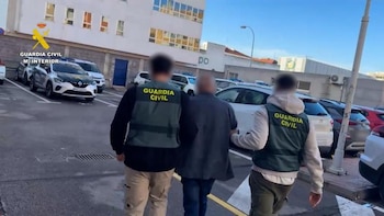 La Guardia Civil detiene al sospechoso a la salida del Hospital de Torrevieja