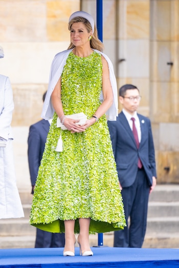 El sorprendente vestido con el que la reina Máxima ha recibido a los emperadores de Japón (Grosby)