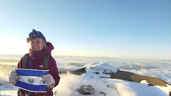 “Hipotequé mi casa porque nadie creía que podía lograrlo”: Alfa Karina Arrué, la primera salvadoreña que conquistó el Monte Everest