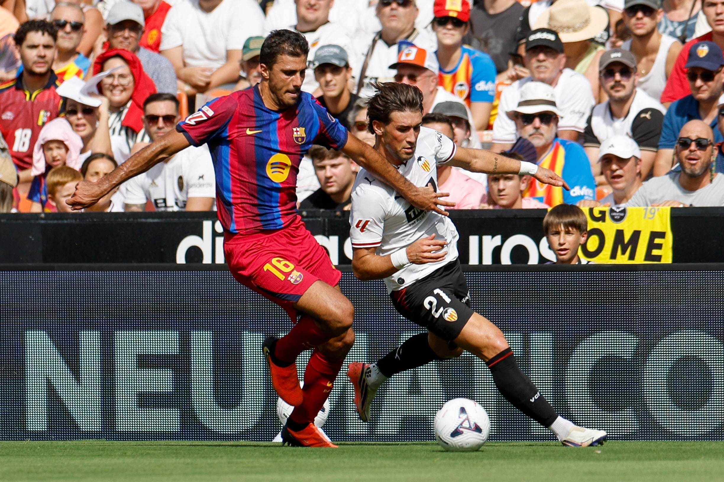 El jugador del Barcelona Rodrigo Hernández. (EFE/ Kai Forsterling)
