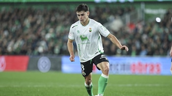 El lateral izquierdo Mario García se va traspasado del Racing de Santander al Widzew Lodz